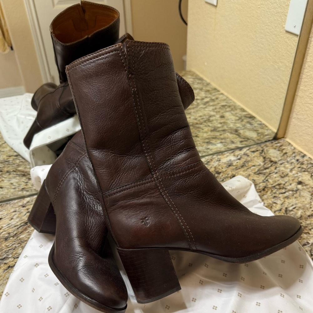 Frye Nora Mid Pull On Leather Boots size 10